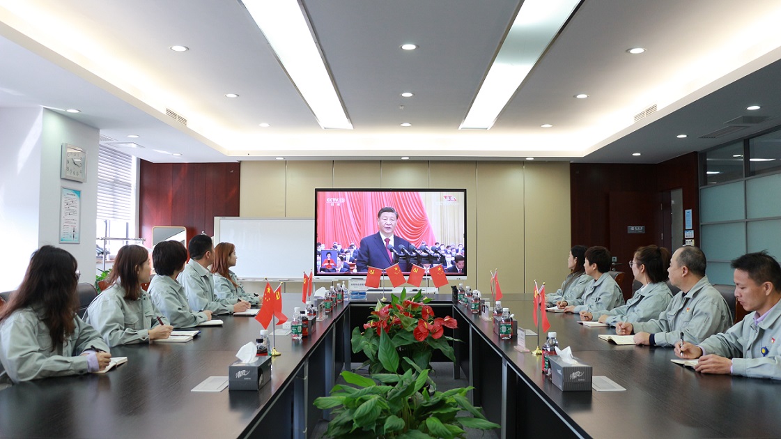 世俱杯app官方党员和群众认真学习党的二十大报告精神